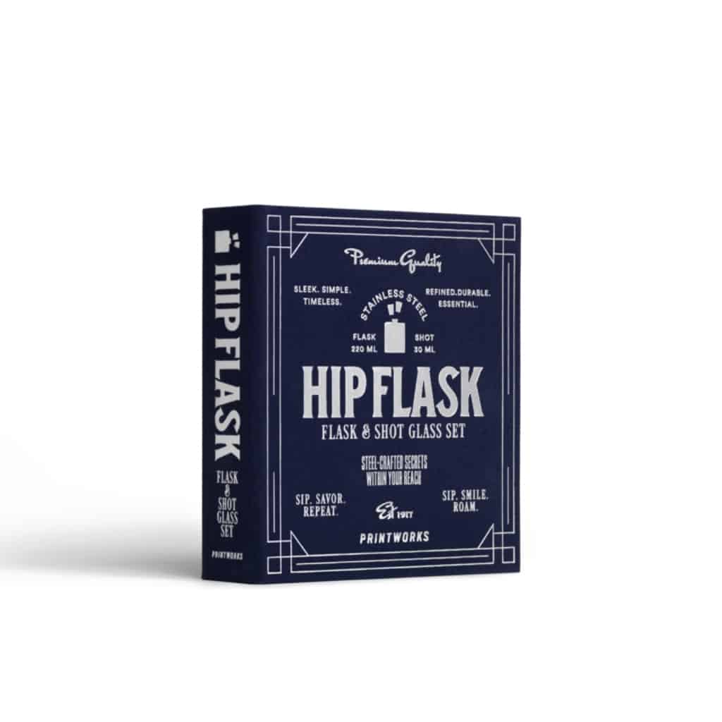 Essentials boek met heupflacon en shotglaasjes