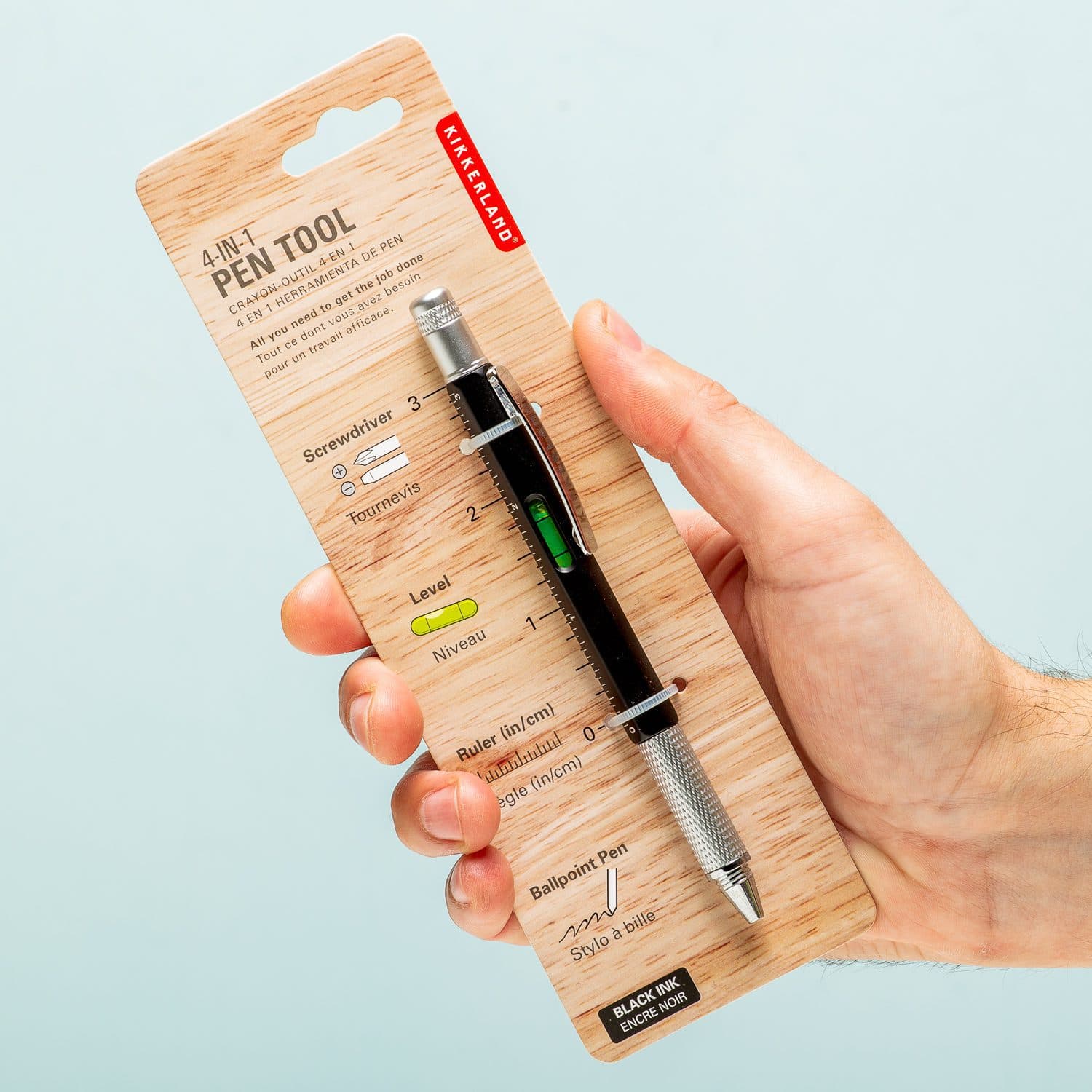 4-In-1 Multitool Pen in hand - zwart