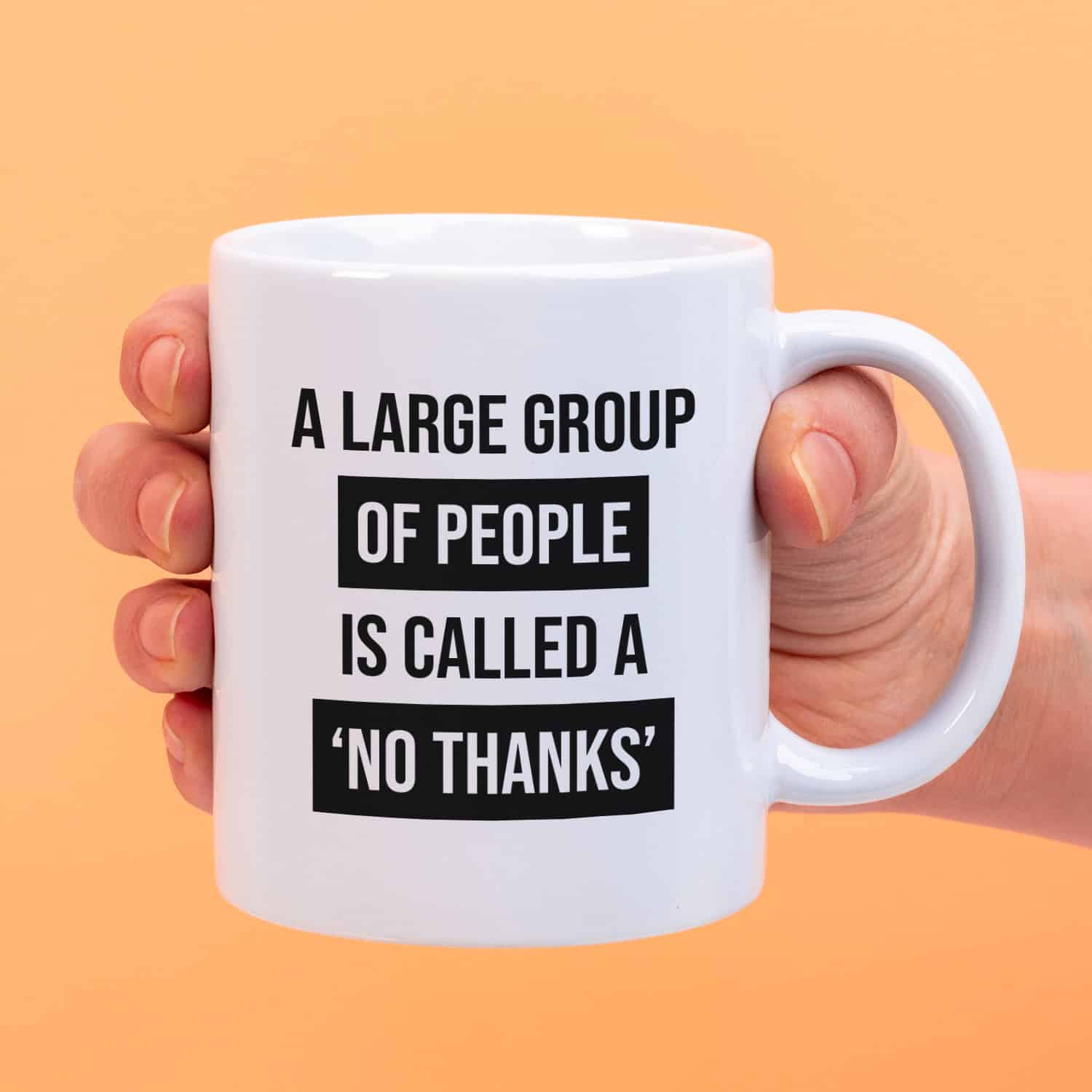Mok met Tekst ‘’A large group of people’’ | Materiaal: Keramiek | 33 cl | Mok met Tekst | Koffie Mok | Grappige Cadeau | Vaatwasser bestendig | Humor | Mok met grappige tekst