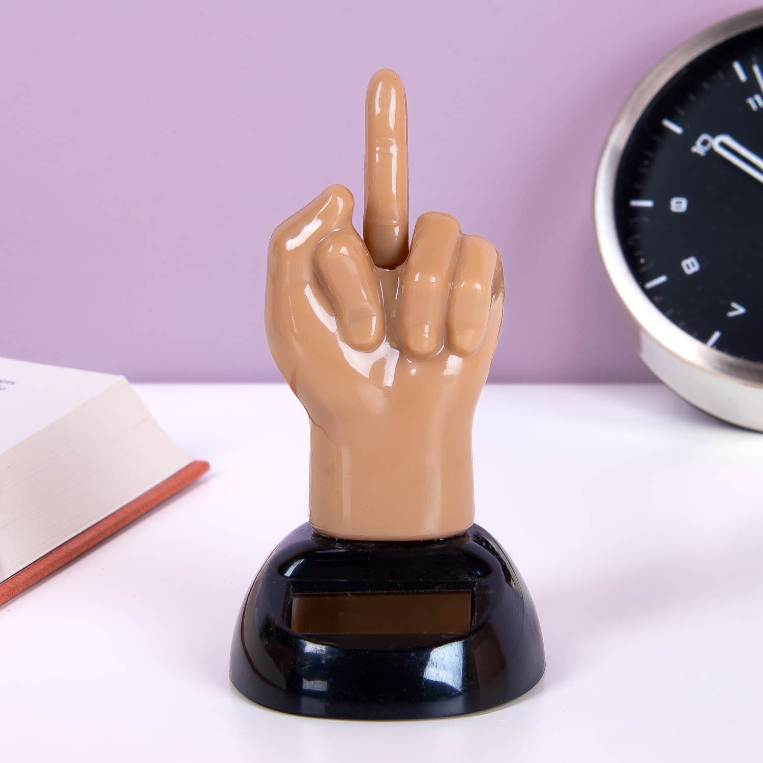 Moveable figurine, middlefinger