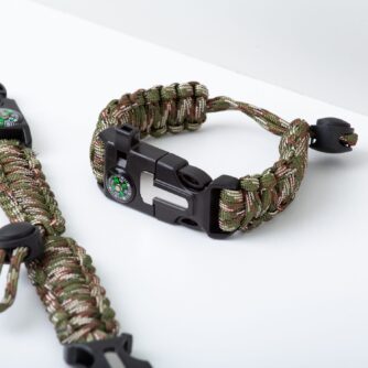 1-survival-paracord-armband-5in1.jpg