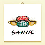 P568621 Gepersonaliseerde Tegel Friends Central Perk Naam-1