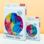 Regenboog smiley warmtekussen
