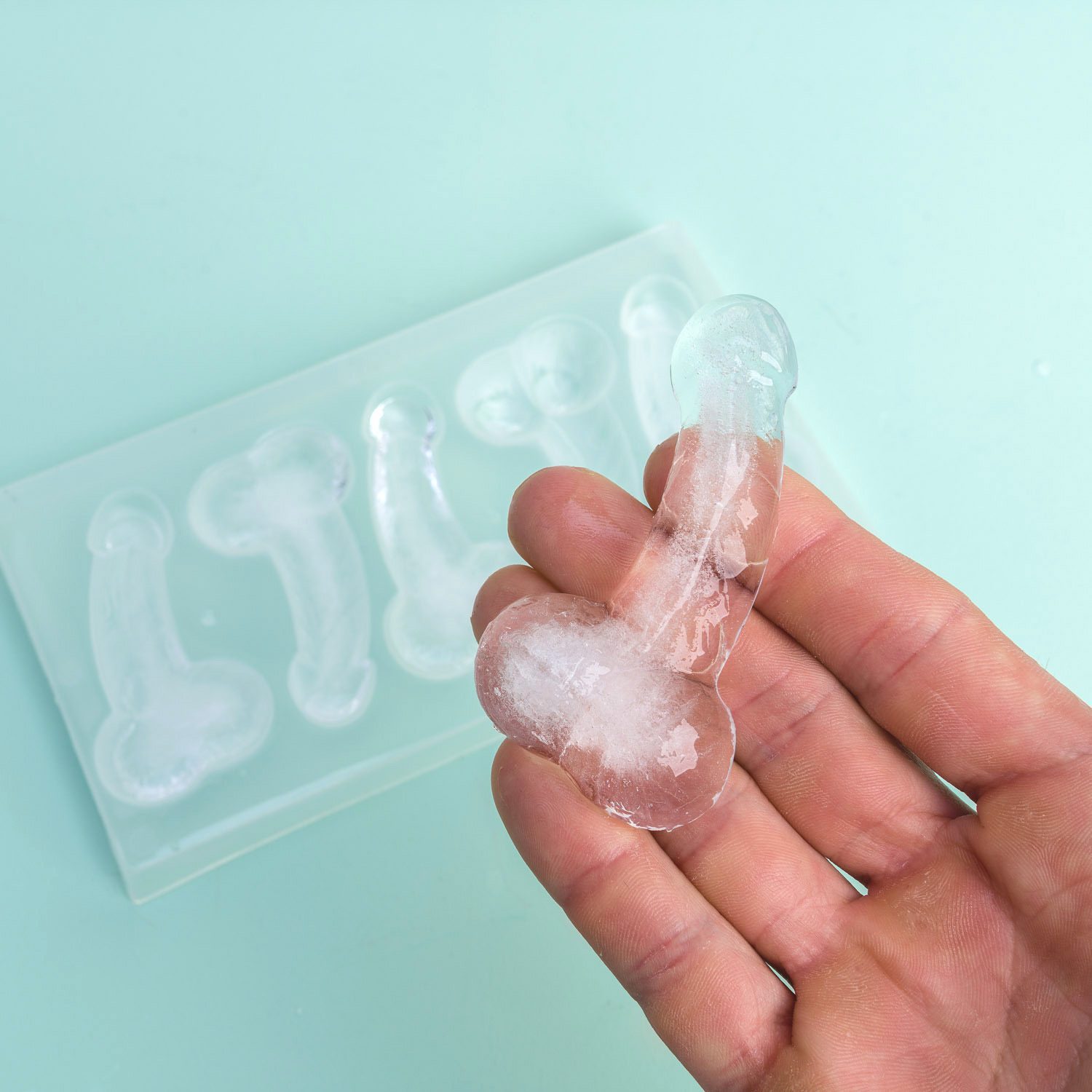 674848 Out of the blue Ice cube tray, Willy, in polybag with headercard-1