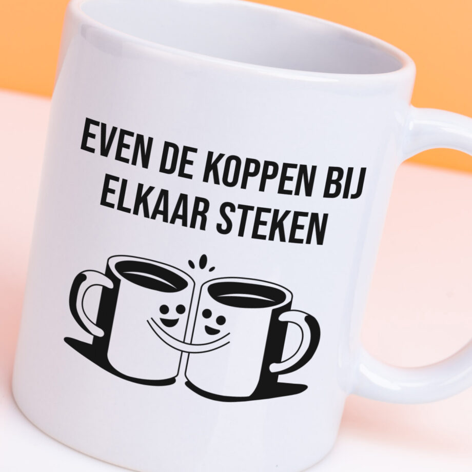 Mok Even de koppen bij elkaar steken
