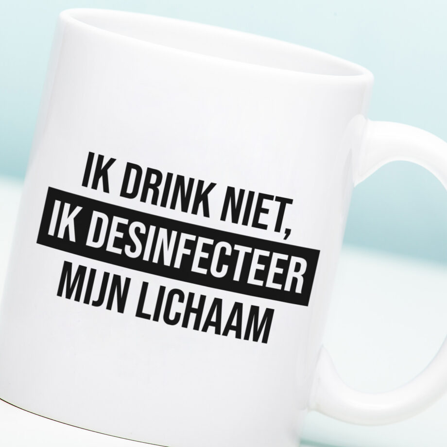 Mok Ik drink niet, ik desinfecteer mijn lichaam