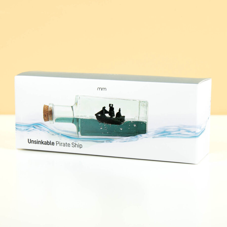 Onzinkbaar piratenschip in fles