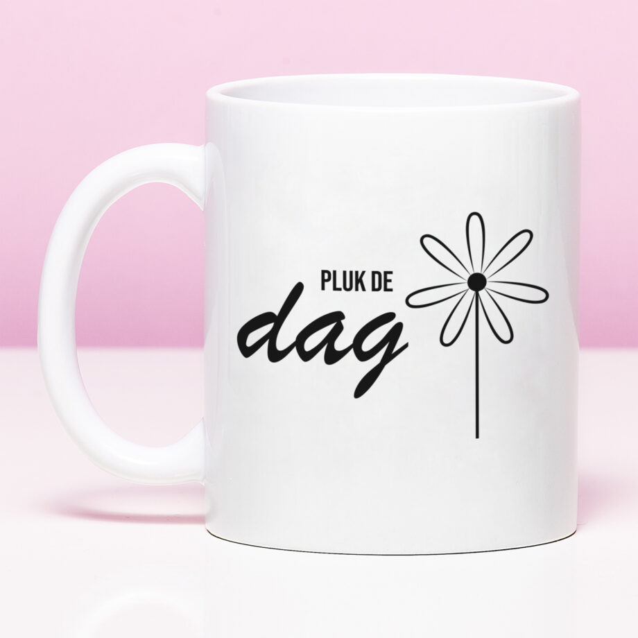 Mok met Tekst ‘’Pluk de dag’’ | Materiaal: Keramiek | 33 cl | Mok met Tekst | Koffie Mok | Grappige Cadeau |  Vaatwasser bestendig | Humor | Mok met grappige tekst