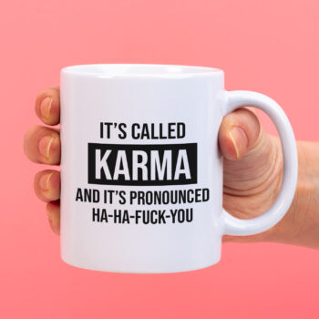Mok met Tekst ‘’Its called karma’’ | Materiaal: Keramiek | 33 cl | Mok met Tekst | Koffie Mok | Grappige Cadeau | Vaatwasser bestendig | Humor | Mok met grappige tekst