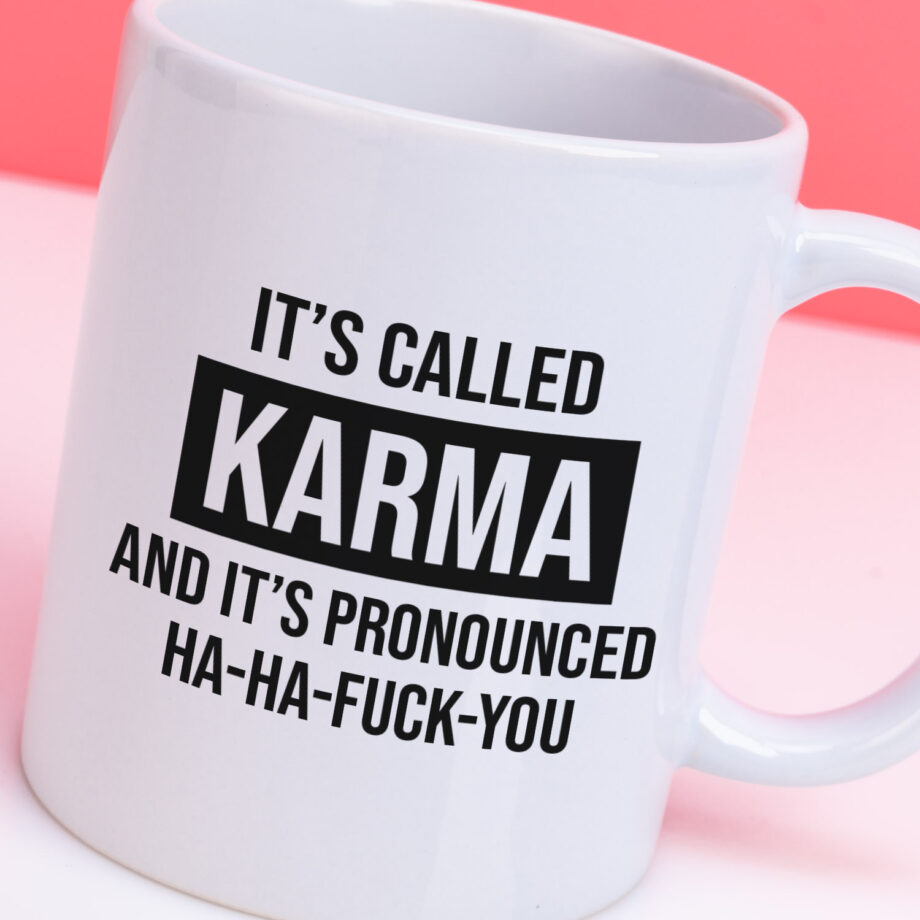 Mok met Tekst ‘’Its called karma’’ | Materiaal: Keramiek | 33 cl | Mok met Tekst | Koffie Mok | Grappige Cadeau | Vaatwasser bestendig | Humor | Mok met grappige tekst